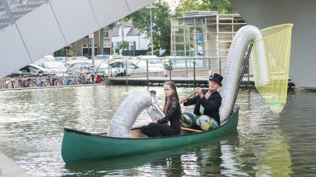 Sirene door het NJO Koperensemble en Corpus Acrobatics bij Theater Orpheus in Apeldoorn